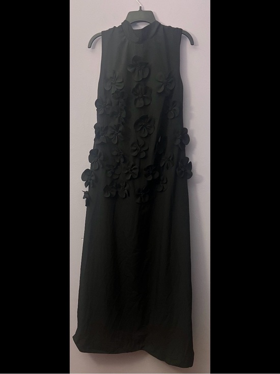Ryanth Dresses & Skirts - Ryanth Sleeveless Black Floral Appliqué Maxi Dress